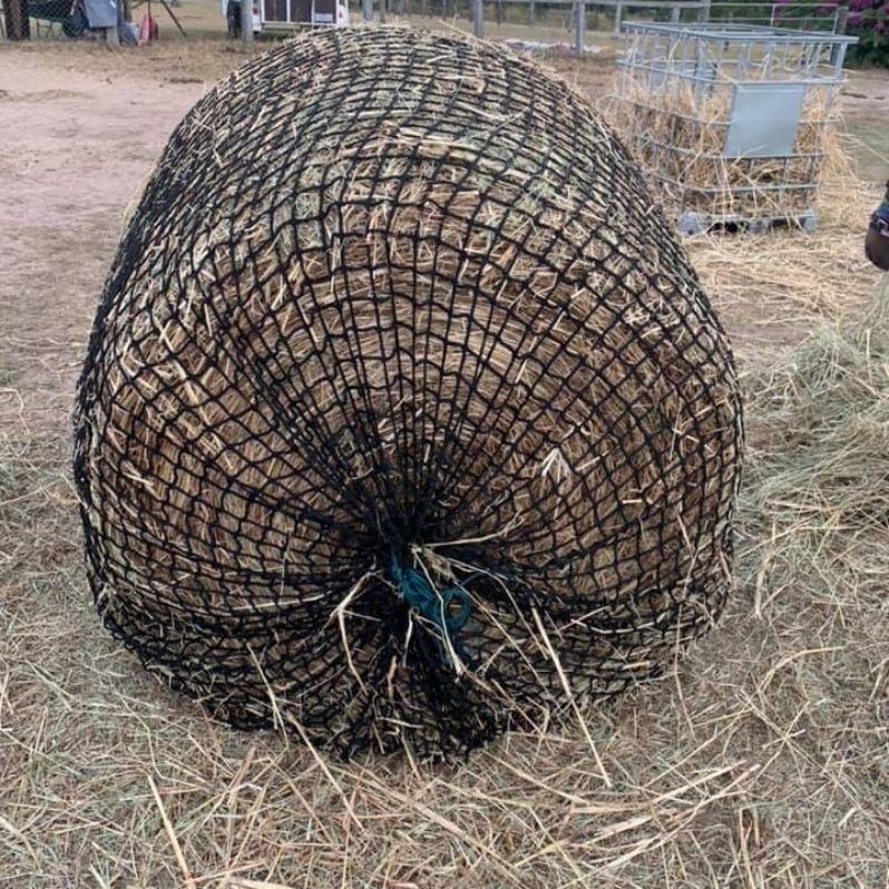Aussie Grazers Round Bale Nets Deluxe Knotless 5x4 Round Bale Horse Slow Feeder Hay Net